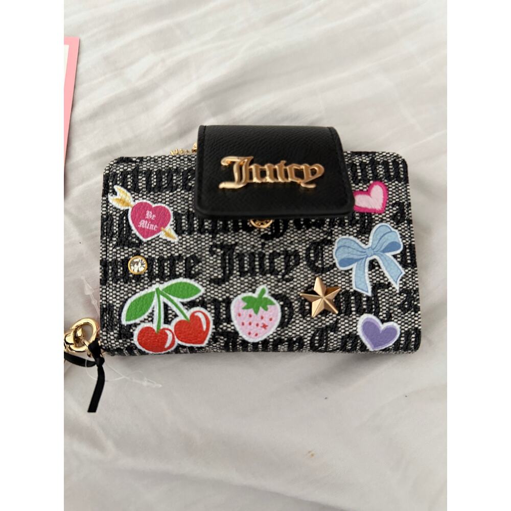 NWT Juicy Couture Gothic Monogram Multi Patch Bifold Wallet Keychain Heart Clip - Picture 2 of 7